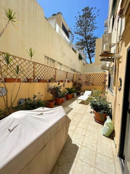 Lovely, Modern, Bright Maisonette. Heart Of Sliema Esterno foto